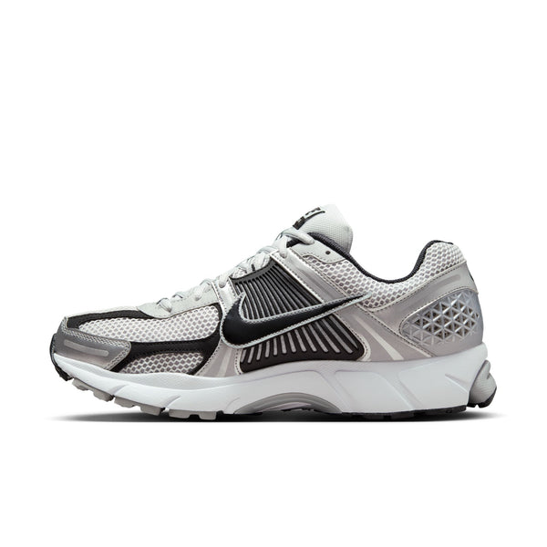 Nike - Zoom Vomero 5 ~ Black