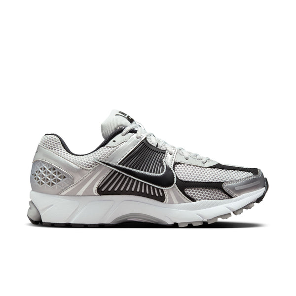 Nike - Zoom Vomero 5 ~ Black