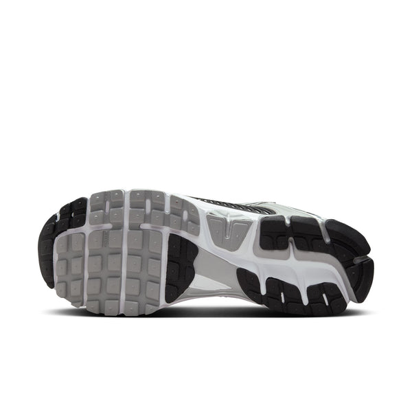 Nike - Zoom Vomero 5 ~ Black