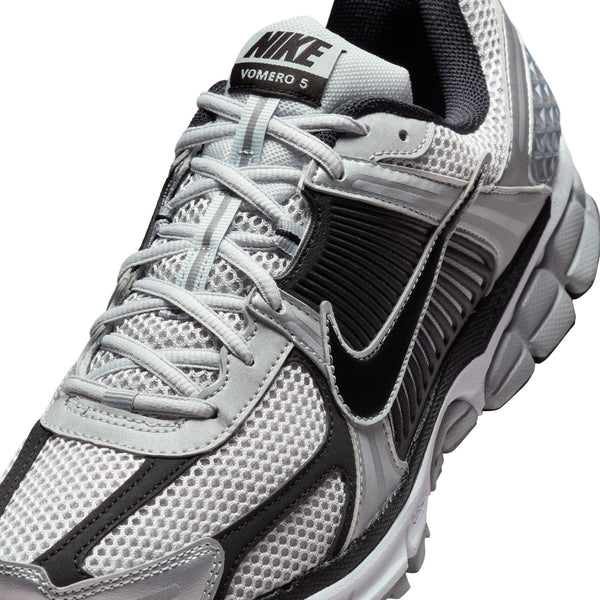 Nike - Zoom Vomero 5 ~ Black
