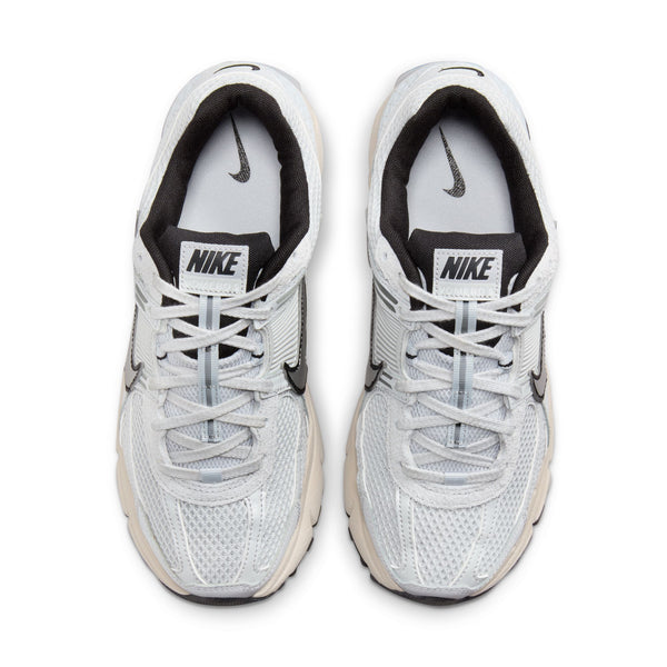 Nike - W Zoom Vomero 5 ~ Chrome/Platinum
