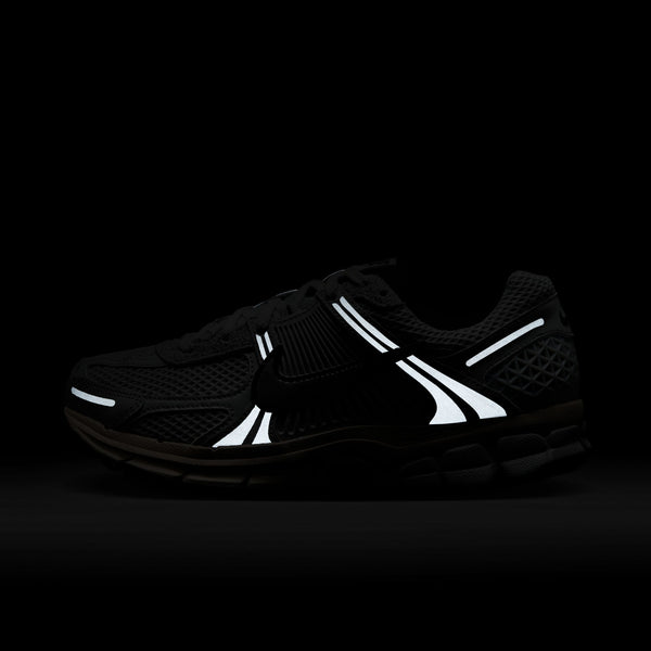 Nike - W Zoom Vomero 5 ~ Chrome/Platinum