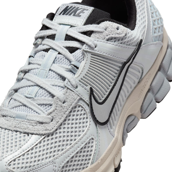 Nike - W Zoom Vomero 5 ~ Chrome/Platinum