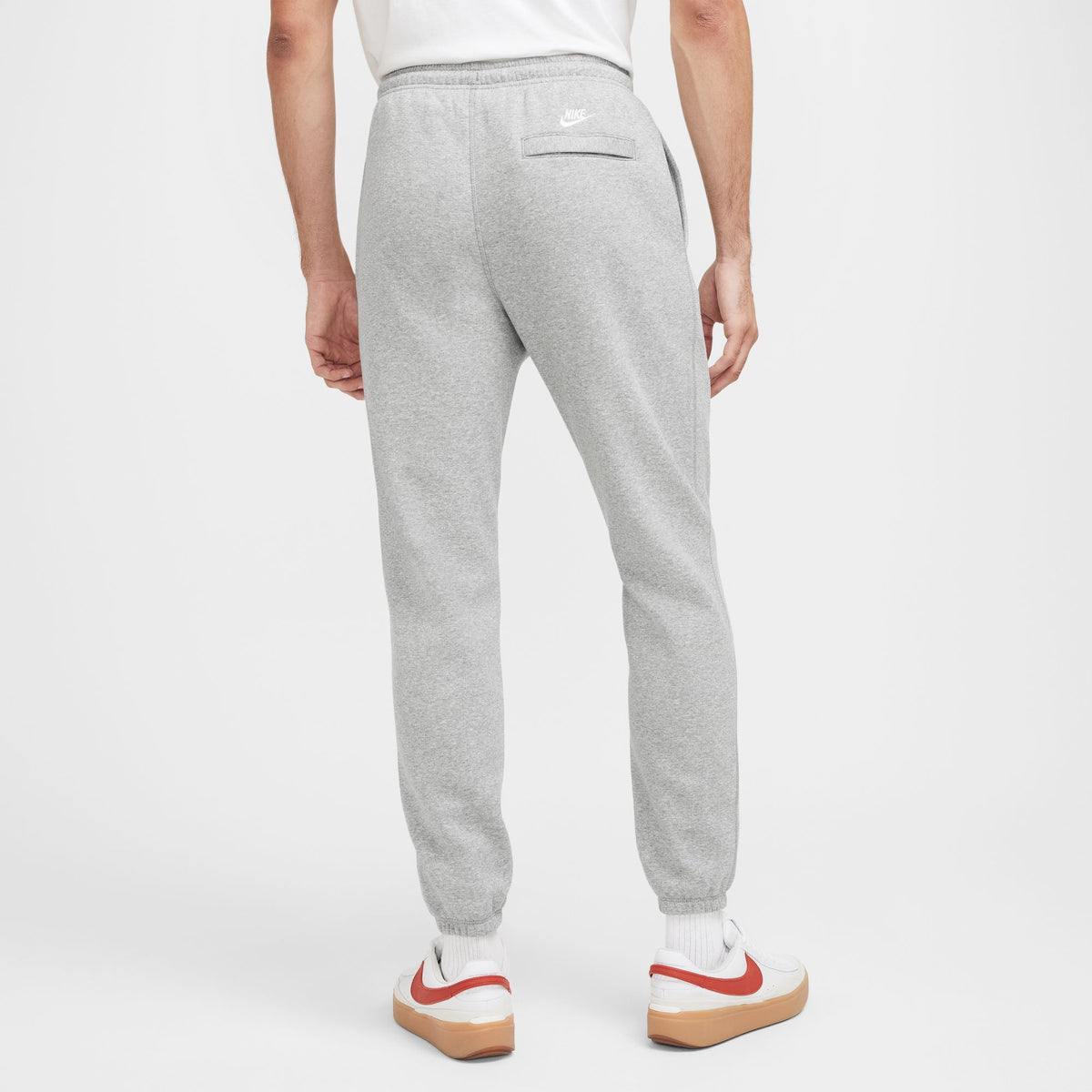 Nike club jogging bottoms grey best sale