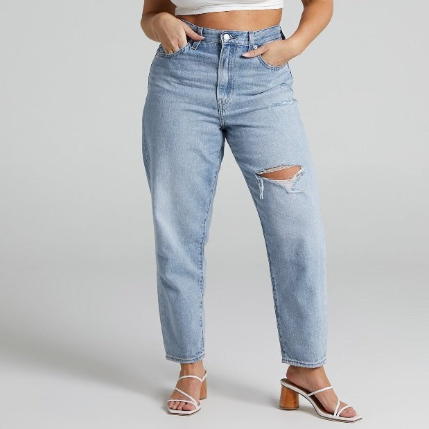 http://flavourfashion.ca/cdn/shop/products/4Levi_s_-_High_Loose_Taper_Jean_in_Here_to_stay_2528BB22020050012529_9_1200x1200.jpg?v=1663707735