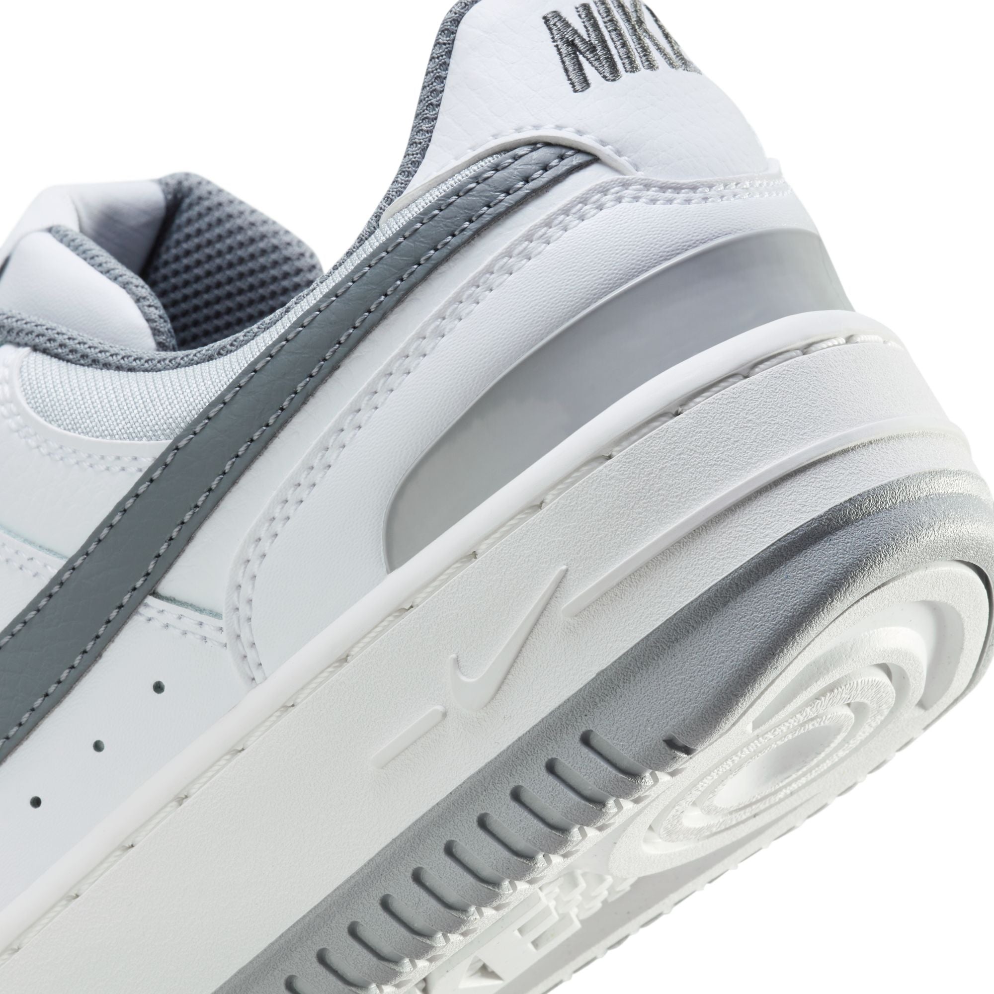 Nike - W Gamma Force White/Grey