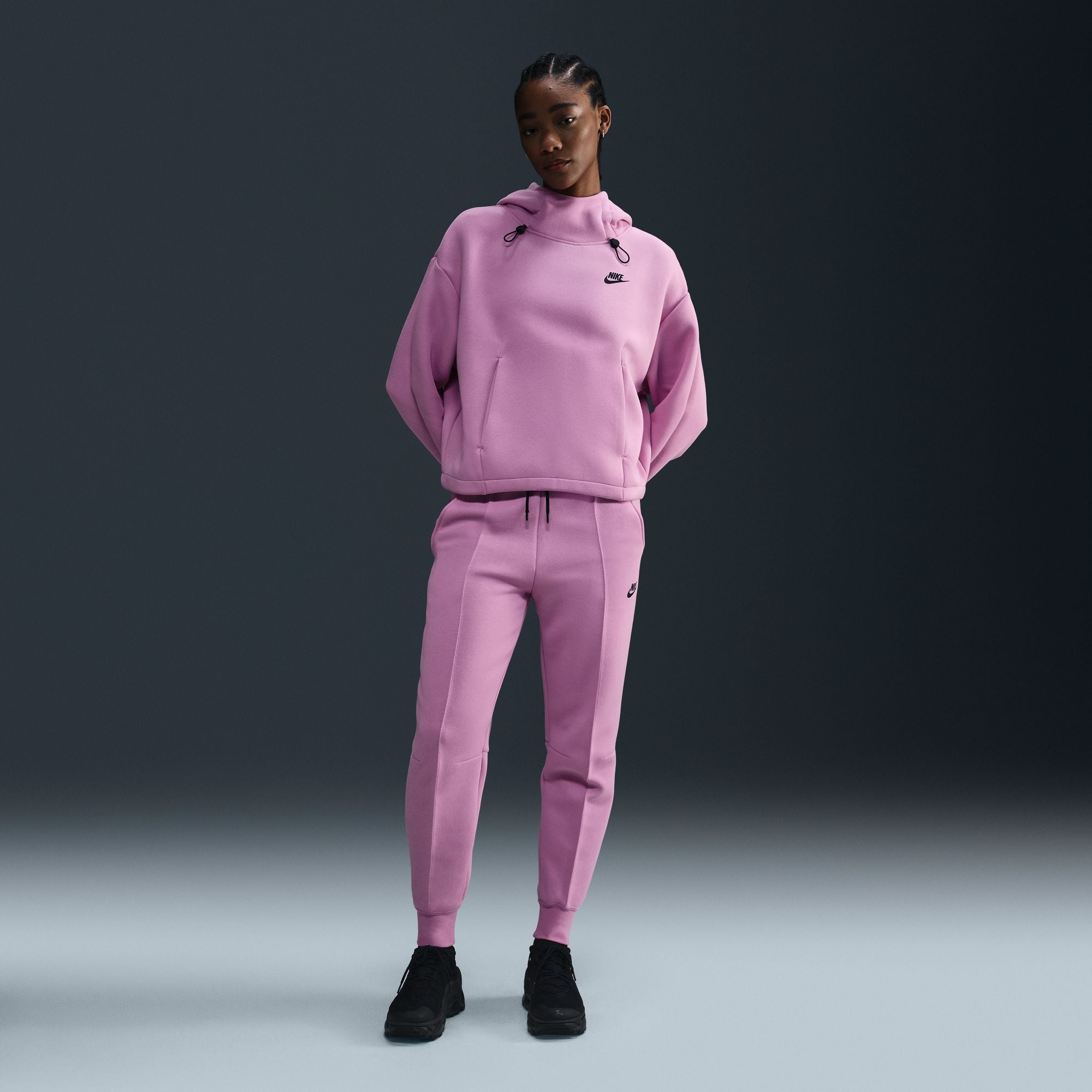 Nike - W Sportswear Teach Fleece Mid-Rise Joggers ~ Beyond Pink