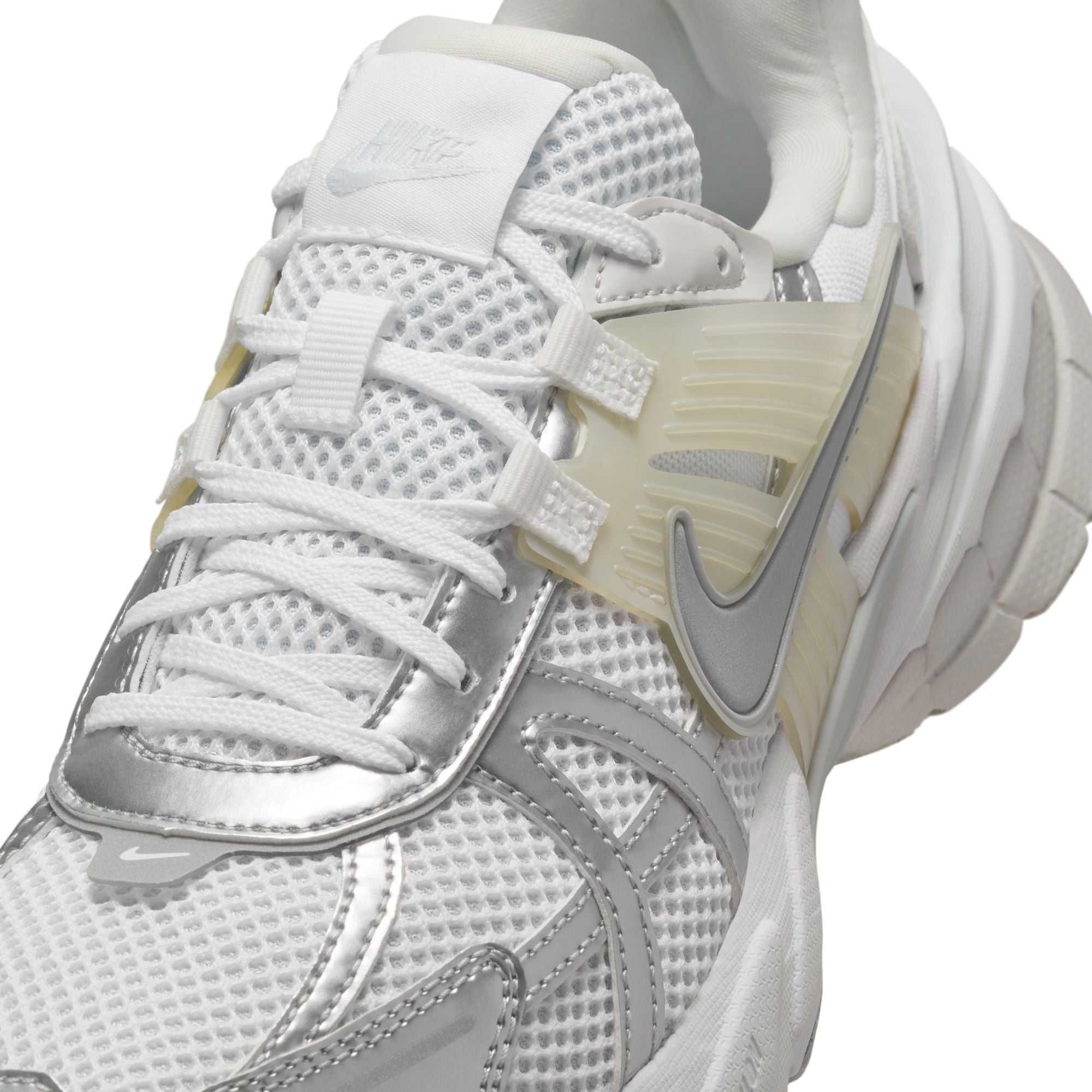 Nike - W V2K Run White/Metallic Silver