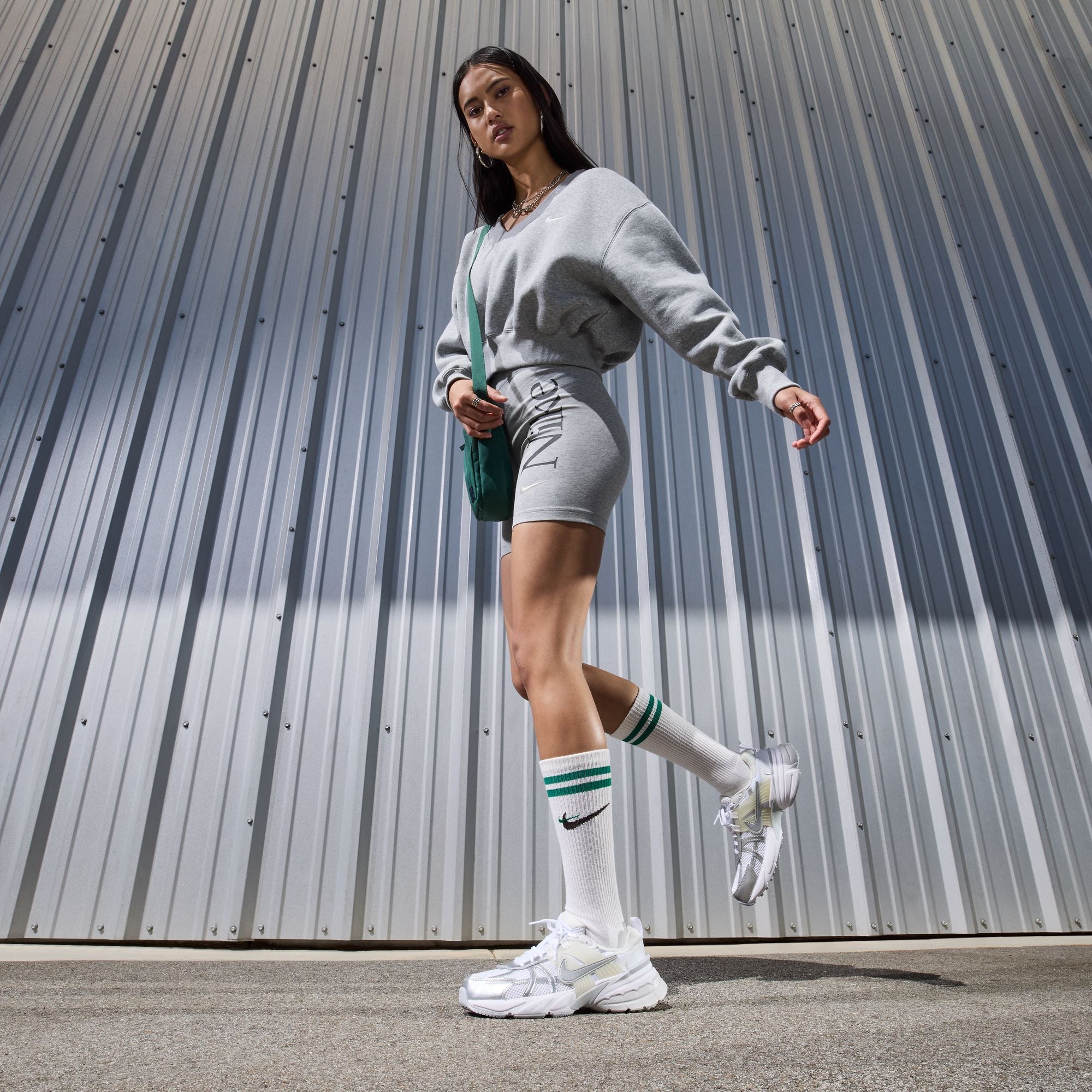 Nike - W V2K Run White/Metallic Silver