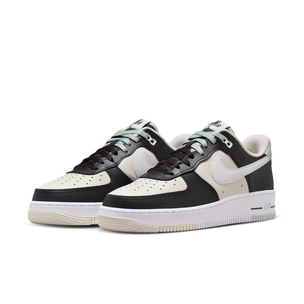 Nike - Air Force 1 '07 LV8