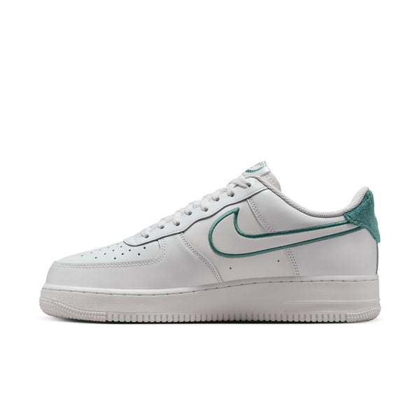 Nike - Air Force 1 '07 LV8