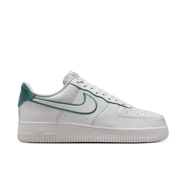 Nike - Air Force 1 '07 LV8