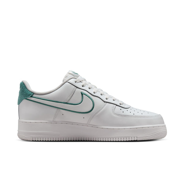 Nike - Air Force 1 '07 LV8