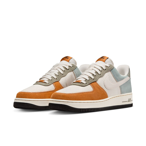 Nike - Air Force 1 '07 LV8