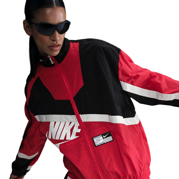 Nike - W Oversized Woven Sportswear Jacket ~ Red