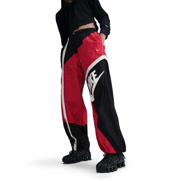 Nike - W Mid-Rise Sportswear Pant ~ Red