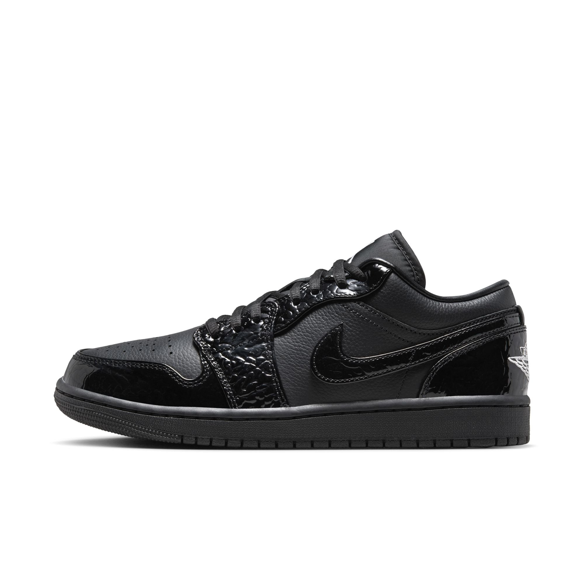 Jordan one all black hotsell