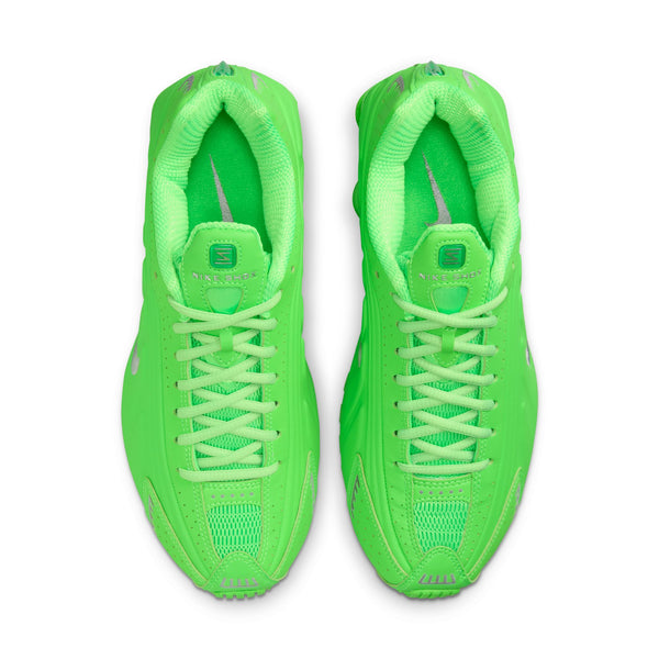 Nike - W Shox R4 ~ Strike Green