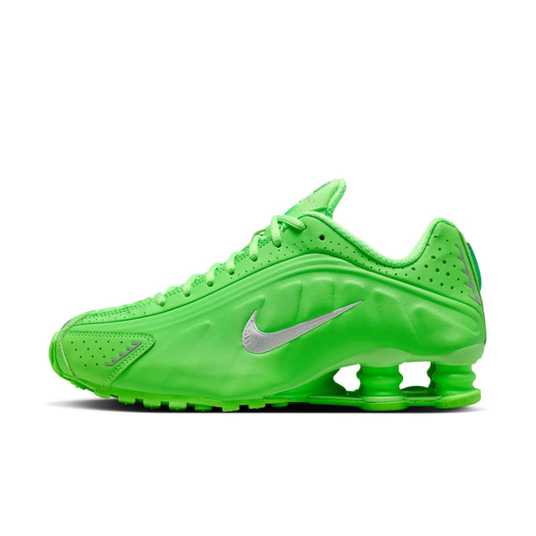 Nike - W Shox R4 ~ Strike Green