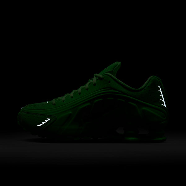 Nike - W Shox R4 ~ Strike Green