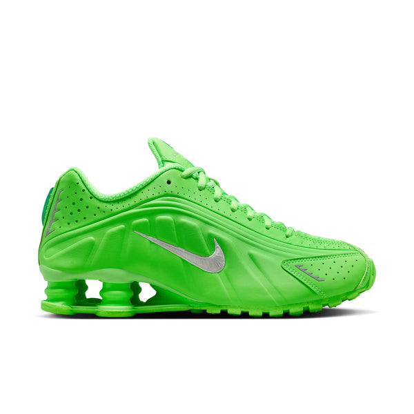 Nike - W Shox R4 ~ Strike Green