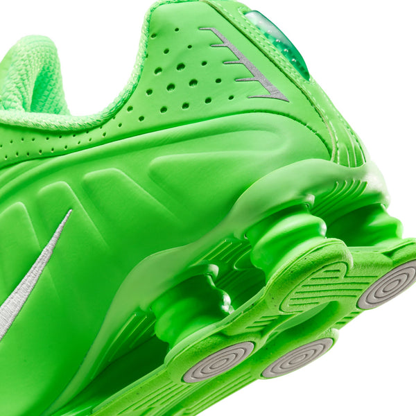 Nike - W Shox R4 ~ Strike Green