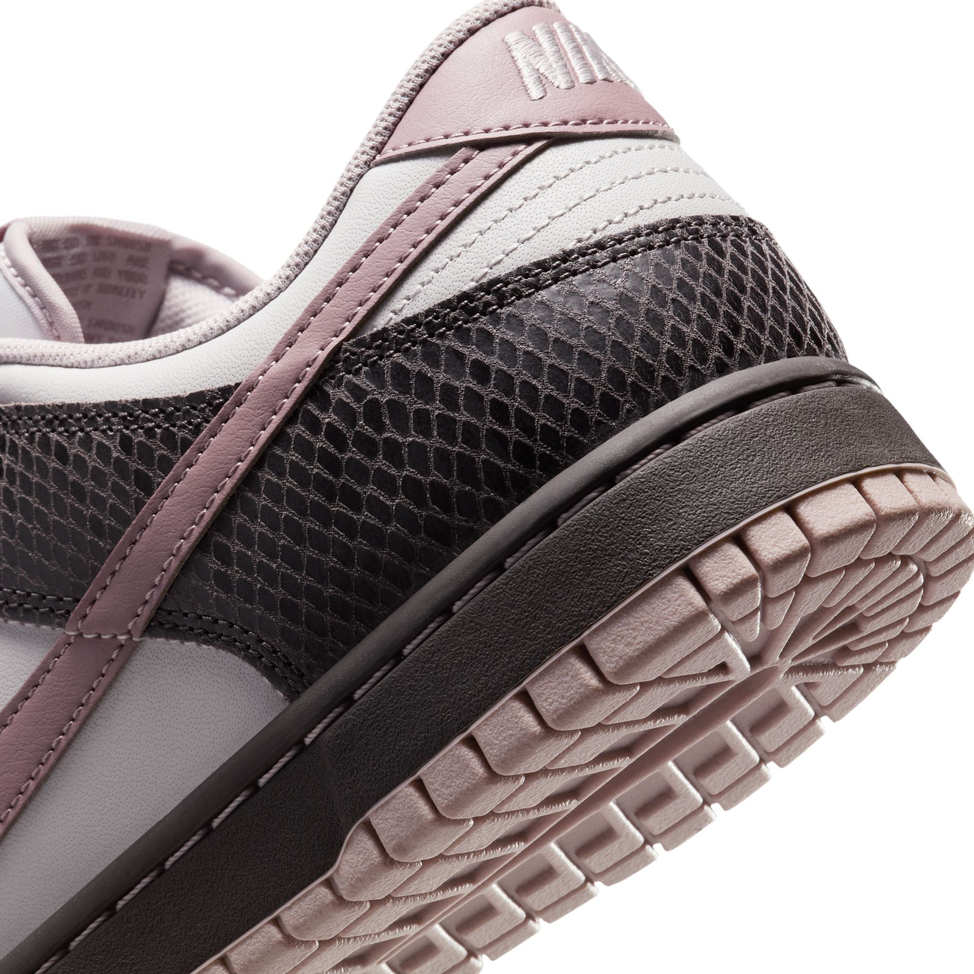 Nike - Dunk Low SE Medium Ash