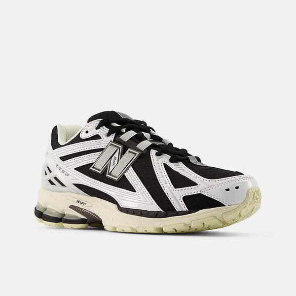 New Balance - 1906 in White/Black