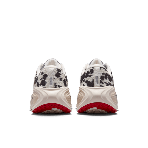 Nike - Vomero Plus Sail/University Red/Light Orewood Brown