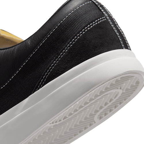 Nike - Blazy Black/Sail White-9