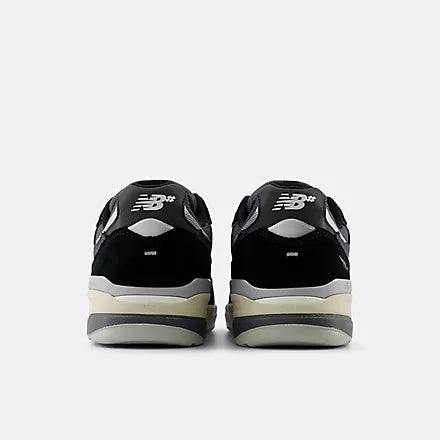 New Balance - Numeric 933 Andrew Reynolds Black/Navy-5
